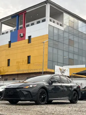 Toyota Camry SE 2025 Gray