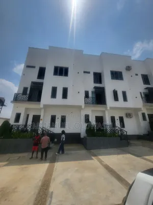 4bdrm Townhouse / Terrace in Guzape District for rent