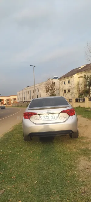 Toyota Corolla 2018 Silver