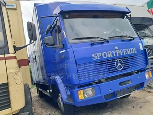 2005 Mercedes 814, Foreign Used, Strong Engine, Excellent Condition.