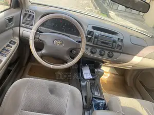 Toyota Camry LE 4dr Sedan (2.4L 4cyl 4A) 2004 Gold