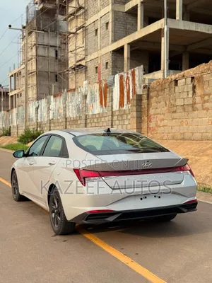 Hyundai Elantra 2022 Beige