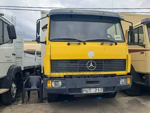 2002 Mercedes 814, Foreign Used, Strong Engine, Excellent Condition.