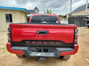 Toyota Tacoma 2017 Red