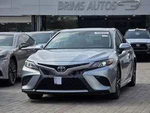 Toyota Camry 2019 Silver