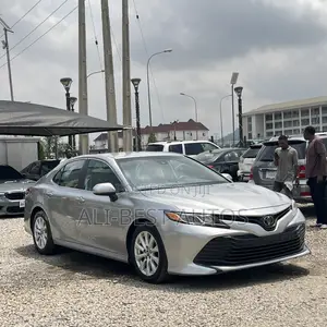 Toyota Camry LE FWD 2020 Silver