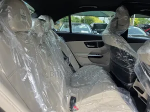 Mercedes-Benz C300 2023 White