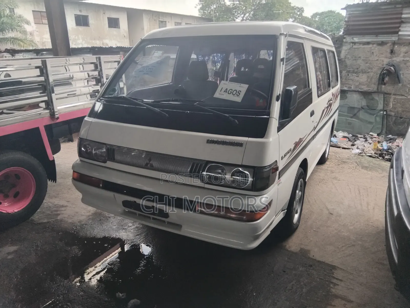 Mitsubishi L300 2005 White