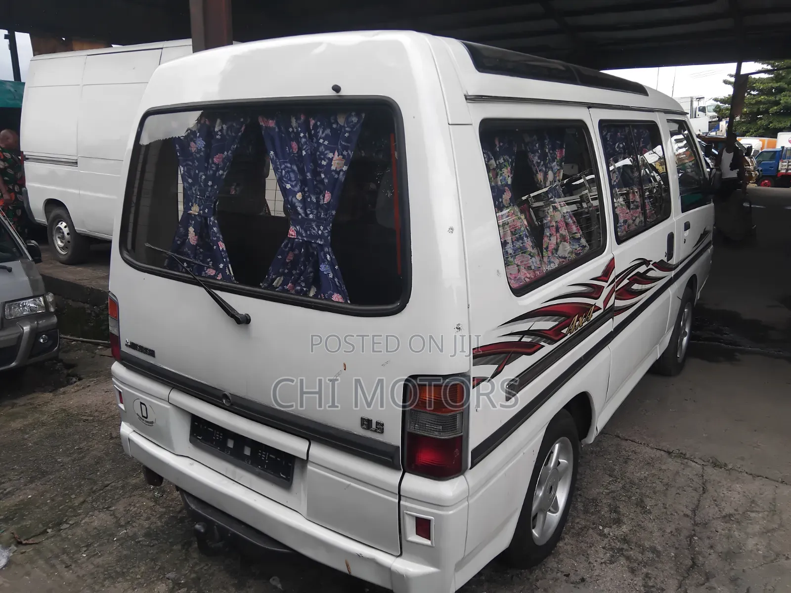 Mitsubishi L300 2005 White