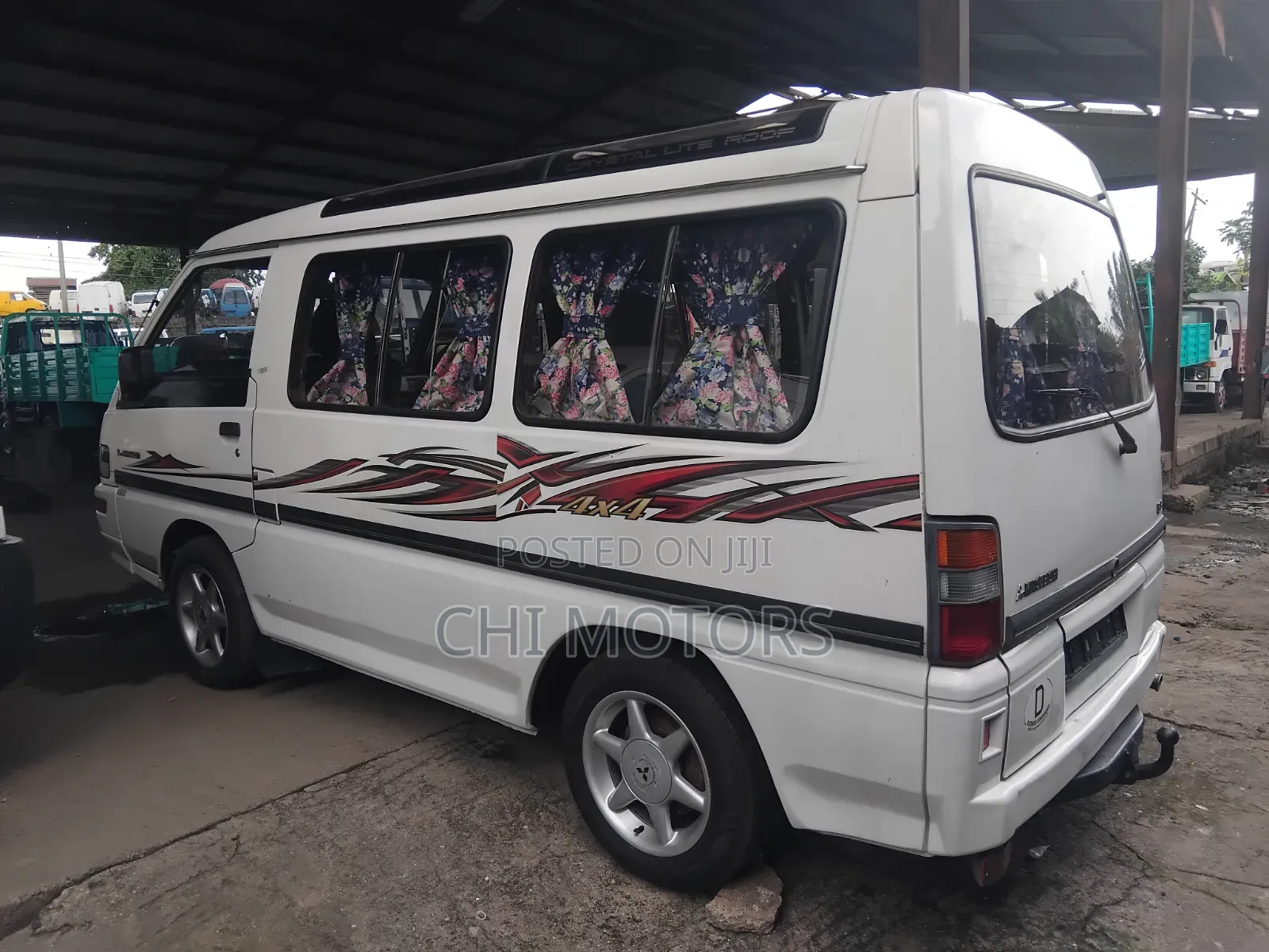 Mitsubishi L300 2005 White