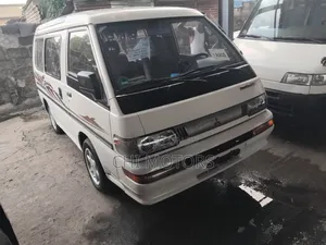 Mitsubishi L300 2005 White
