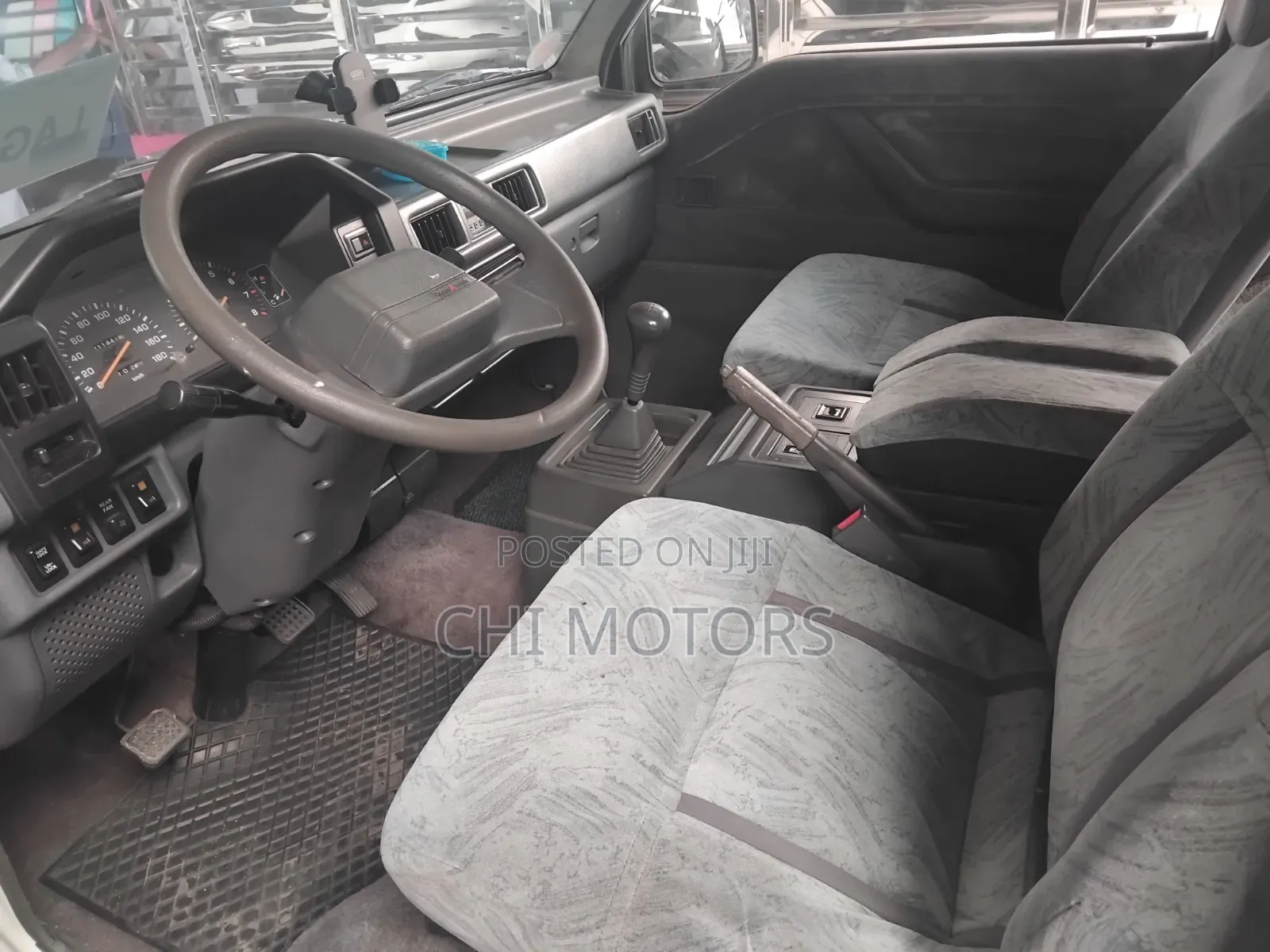 Mitsubishi L300 2005 White