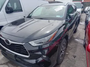 Toyota Highlander L 2022 Gray