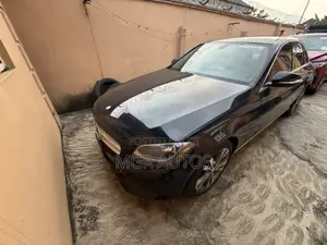 Mercedes-Benz C300 2015 Black