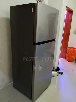 Hisense 375l Double Door Refrigerator