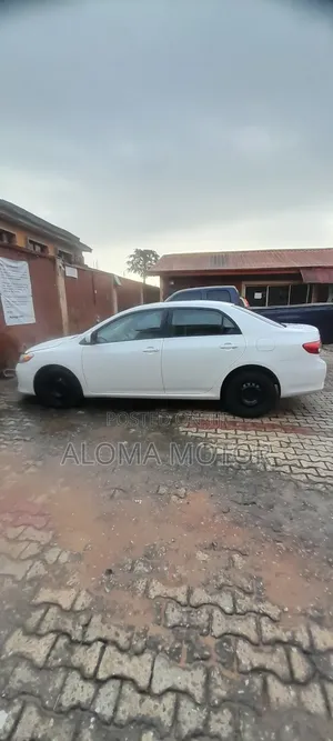 Toyota Corolla 2011 Off white