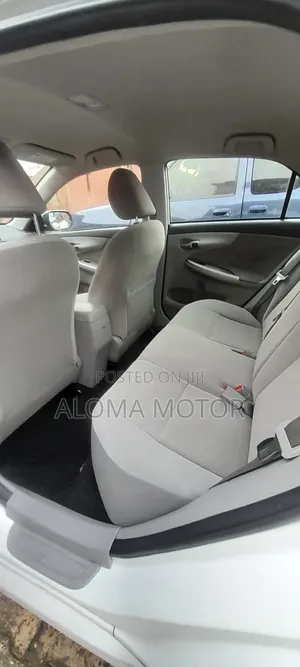 Toyota Corolla 2011 Off white