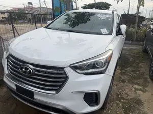 Hyundai Santa Fe 2017 White