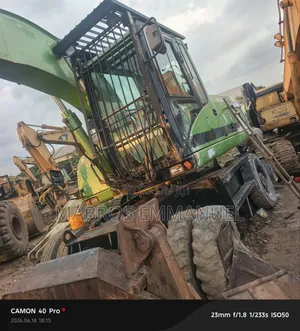 Clean 218tyre Excavator