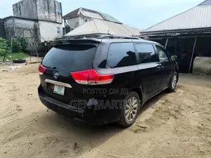 Toyota Sienna 2012 Black