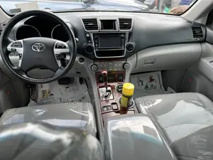Toyota Highlander Limited 3.5l 4WD 2013 Purple