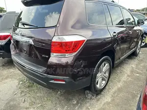 Toyota Highlander Limited 3.5l 4WD 2013 Purple