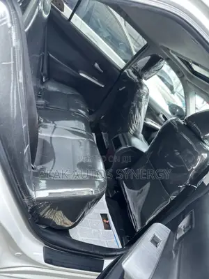 Toyota Camry SE V6 4dr Sedan (3.5L 6cyl 6A) 2012 White
