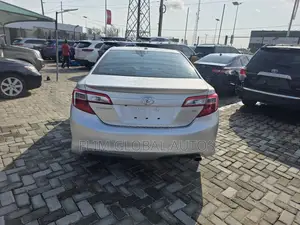 Toyota Camry SE 4dr Sedan (2.5L 4cyl 6A) 2014 Silver