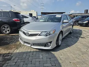 Toyota Camry SE 4dr Sedan (2.5L 4cyl 6A) 2014 Silver