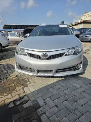 Toyota Camry SE 4dr Sedan (2.5L 4cyl 6A) 2014 Silver