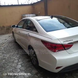 Hyundai Sonata Limited 2.0T Sedan (2.0L 4cyl 6A) 2013 White