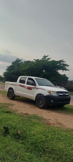 Toyota Hilux 2010 White