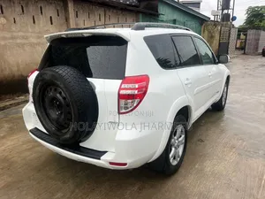 Toyota RAV4 3.5 Limited 2012 White