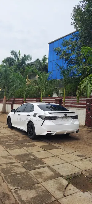Toyota Camry 2021 Off white