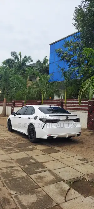 Toyota Camry 2021 Off white