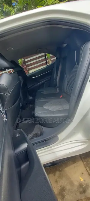 Toyota Camry 2021 Off white