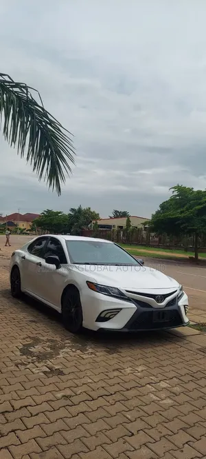 Toyota Camry 2021 Off white