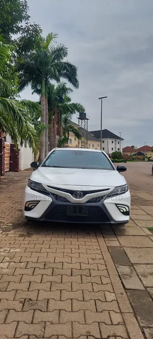Toyota Camry 2021 Off white
