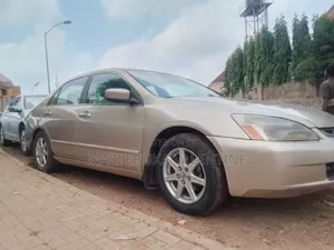 Honda Accord 2005 Gold