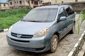 Toyota Sienna 2005 Blue