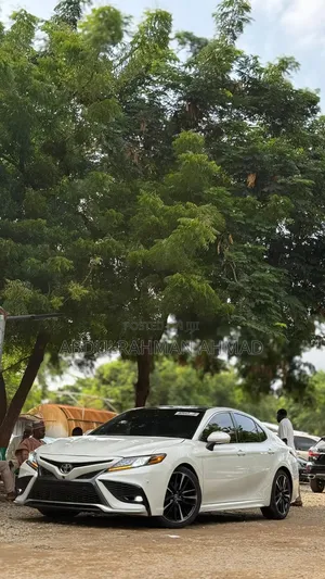 Toyota Camry 2019 White