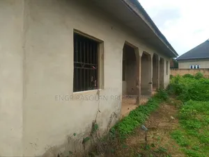 2bdrm Block of Flats in Majasurawa Olunlade, Ilorin South for sale