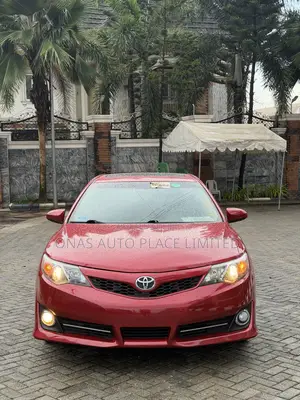 Toyota Camry SE V6 4dr Sedan (3.5L 6cyl 6A) 2013 Red