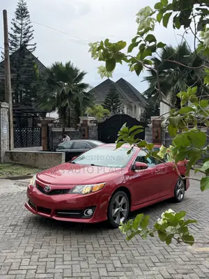 Toyota Camry SE V6 4dr Sedan (3.5L 6cyl 6A) 2013 Red