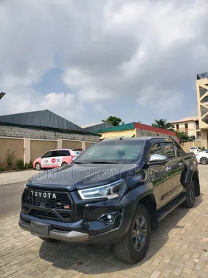 Toyota Hilux 2025 Black