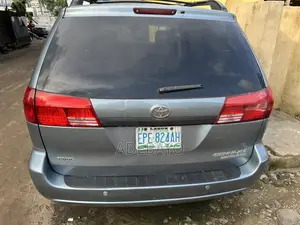 Toyota Sienna XLE Limited 2005 Blue