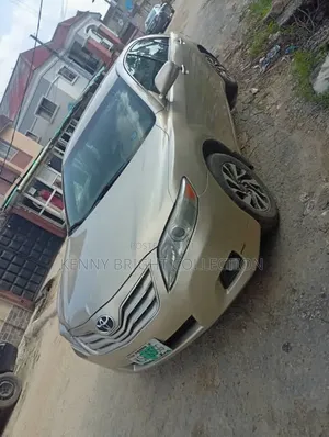 Toyota Camry 2009 Gold