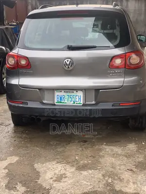Volkswagen Tiguan SE 4Motion 2010 Gray