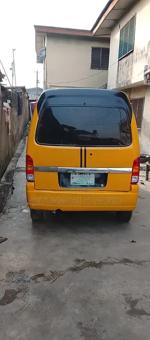 Suzuki APV Minibus 2010 Yellow