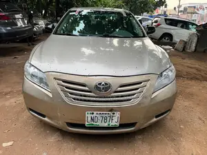 Toyota Camry LE 4dr Sedan (2.4L 4cyl 5A) 2009 Gold